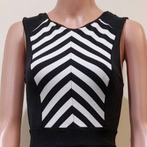 ๐ฅCHIC & SEXY๐ฅ Striped Bodycon Mini Cocktail Dress in Black & White - Picture 10 of 16